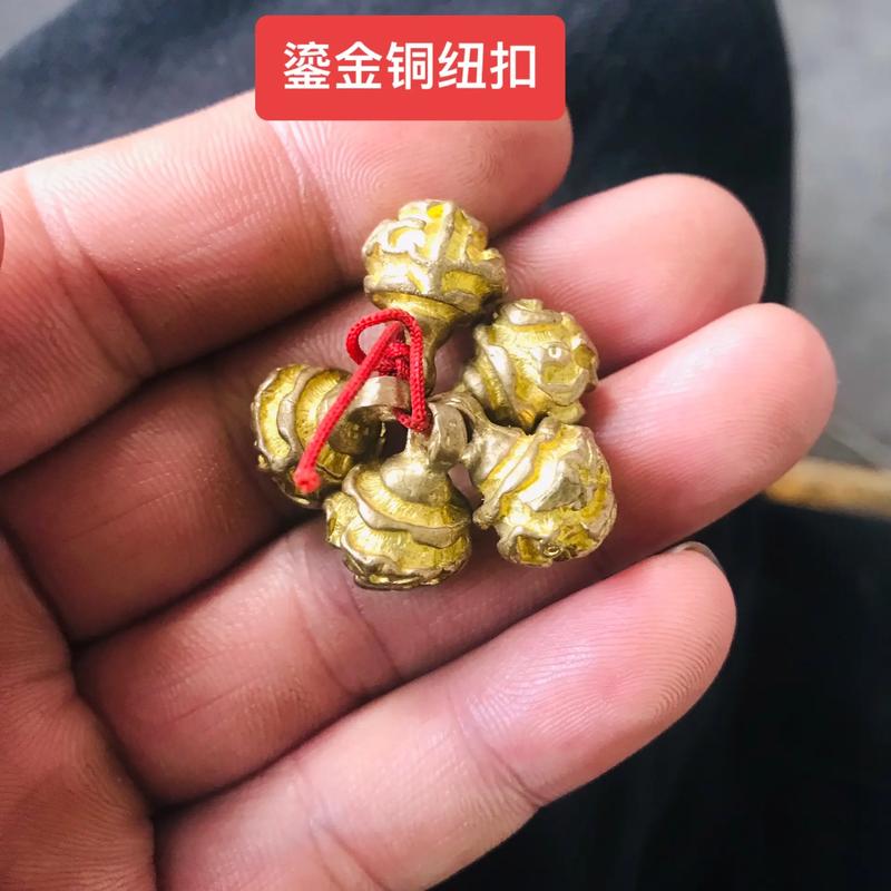 金属钮扣的创新应用与发展动态
